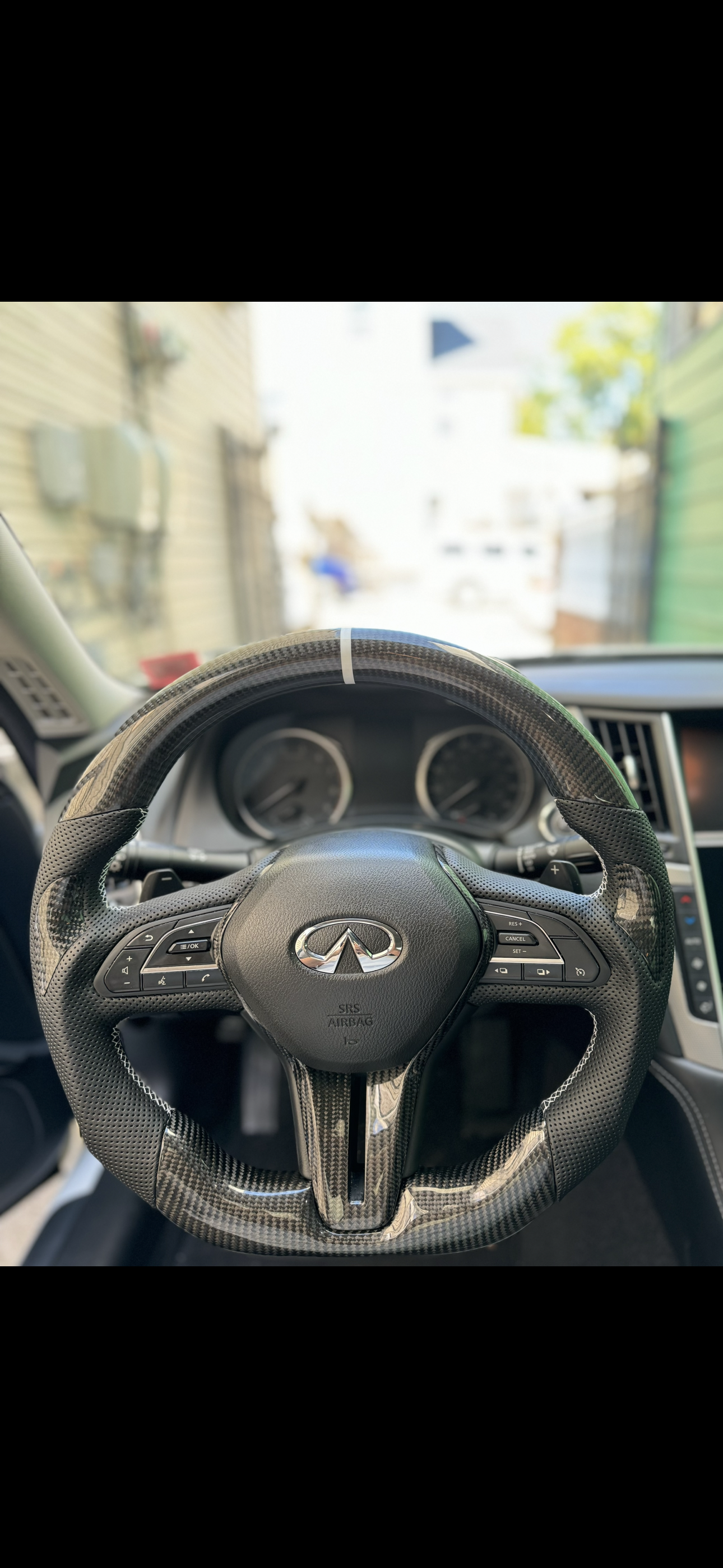 White steering wheel